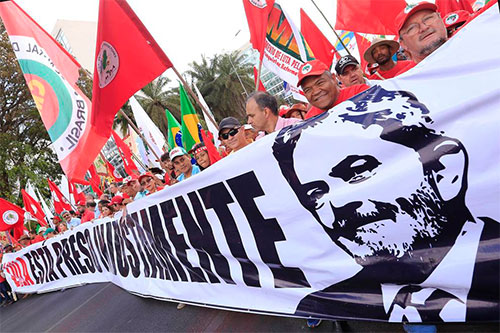 Lula da Silva, candidato del pueblo a la presidencia La Justicia de Brasil veta la candidatura de Lula da Silva a la presidencia